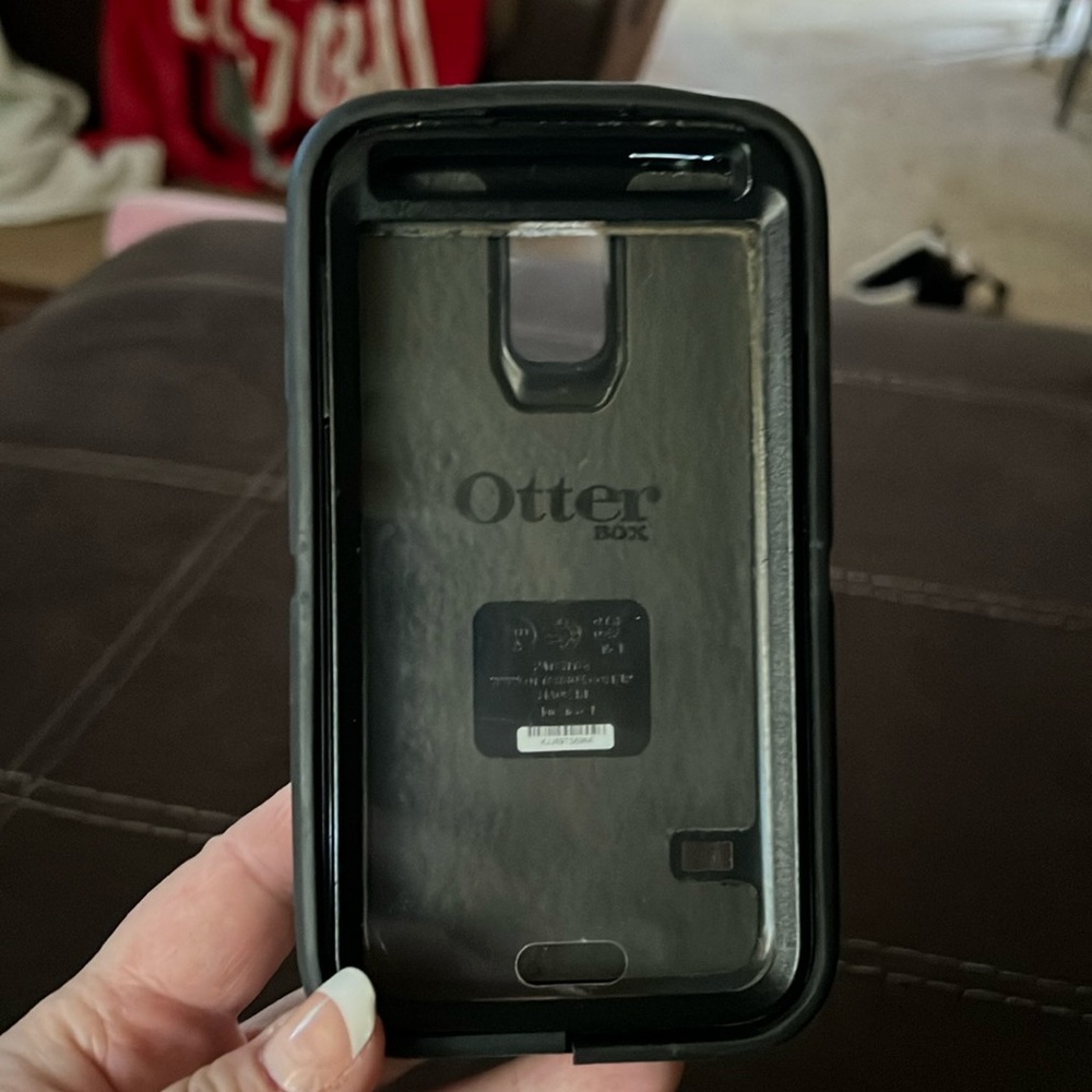 OTTER BOX DEFENDER SERIES 15 (iPhone 15, 14, and 13)